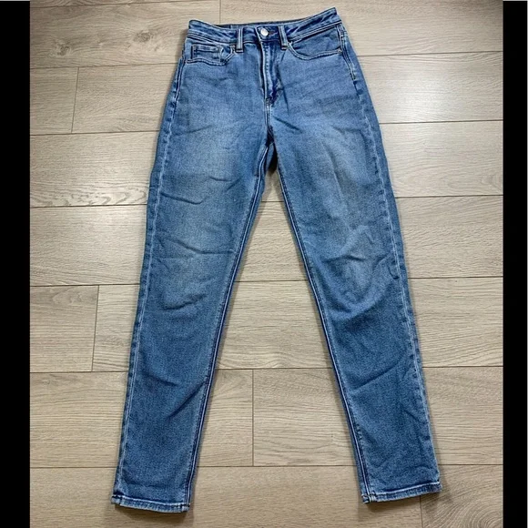 AEO Mom High Rise Jeans - Picture 2 of 12
